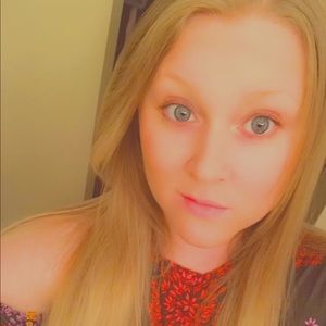 Meet your Posher, Cassandra